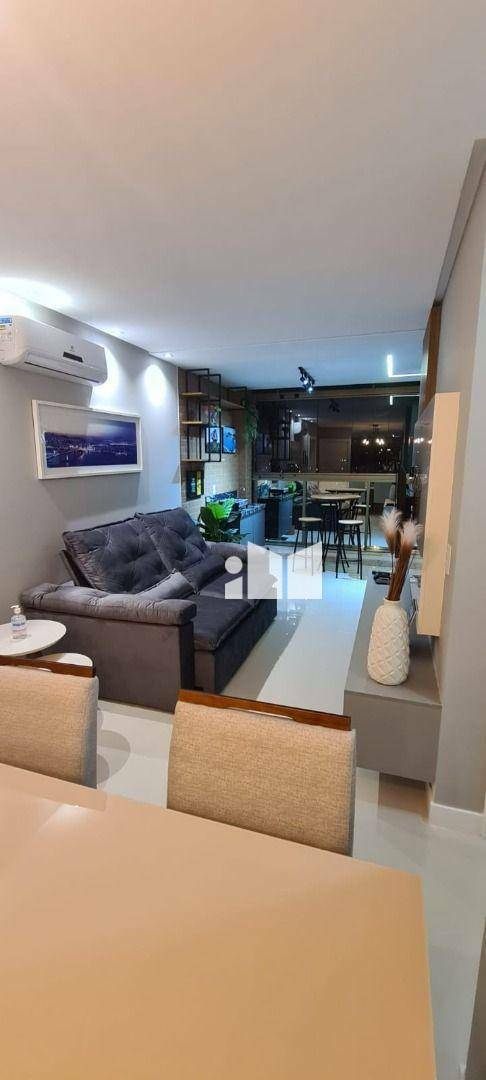 Apartamento à venda com 2 quartos, 72m² - Foto 3