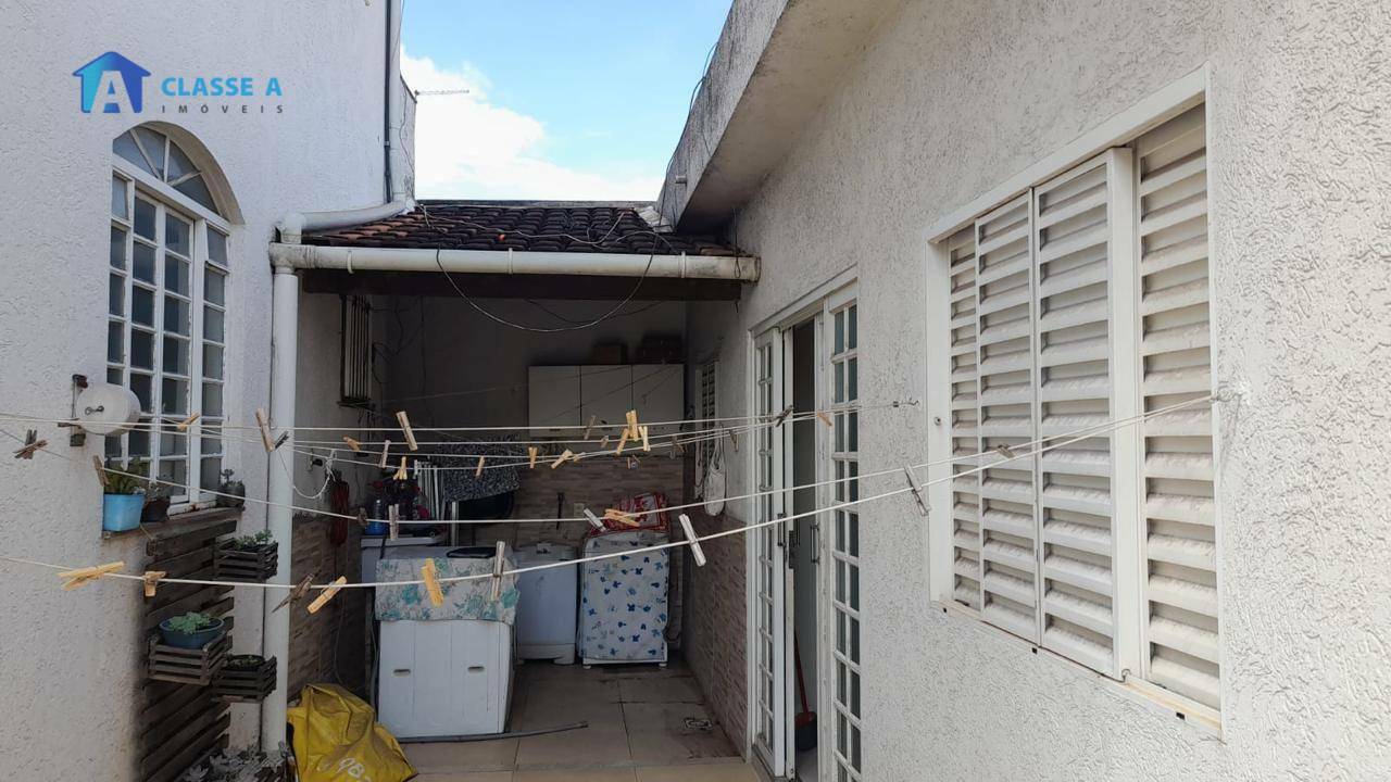 Casa à venda com 3 quartos, 229m² - Foto 24