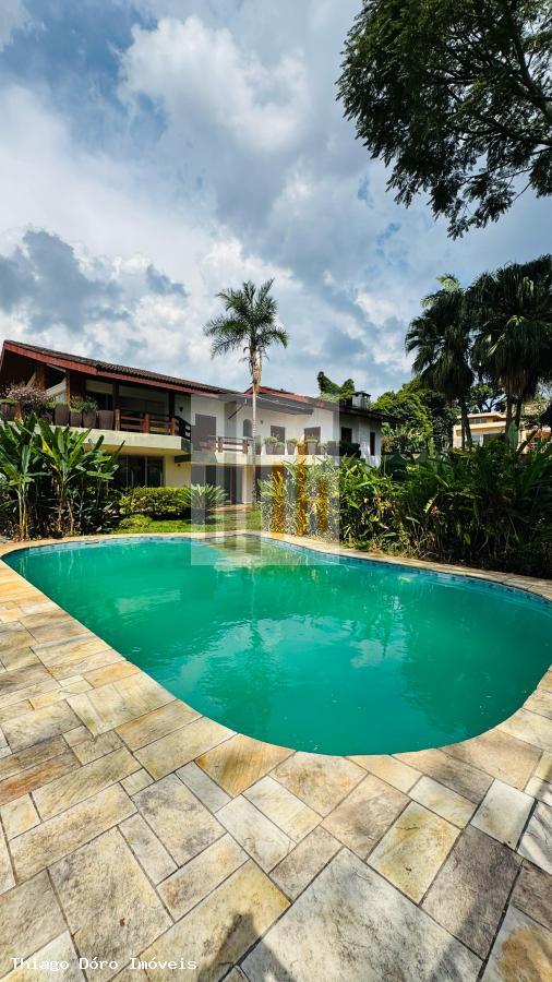 Casa à venda com 4 quartos, 840m² - Foto 1