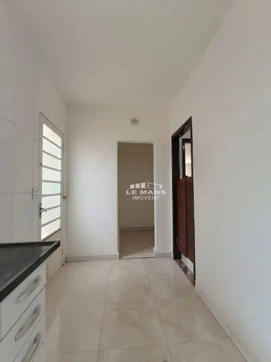 Casa para alugar com 3 quartos, 190m² - Foto 13