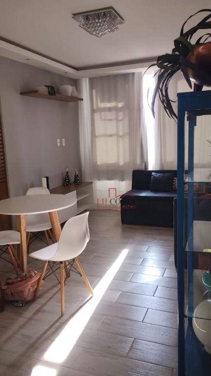 Apartamento à venda com 2 quartos, 75m² - Foto 2