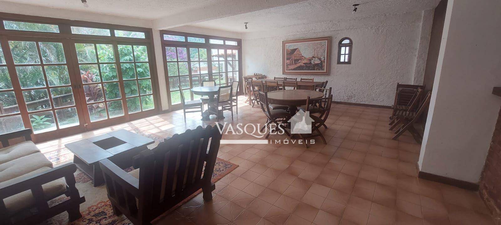 Casa de Condomínio para alugar com 4 quartos, 330m² - Foto 13
