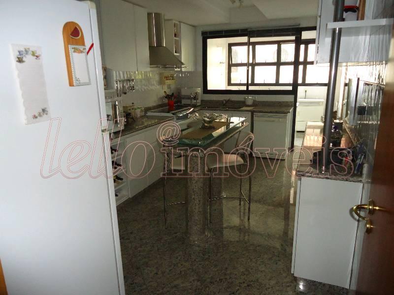 Apartamento para alugar com 3 quartos, 190m² - Foto 9