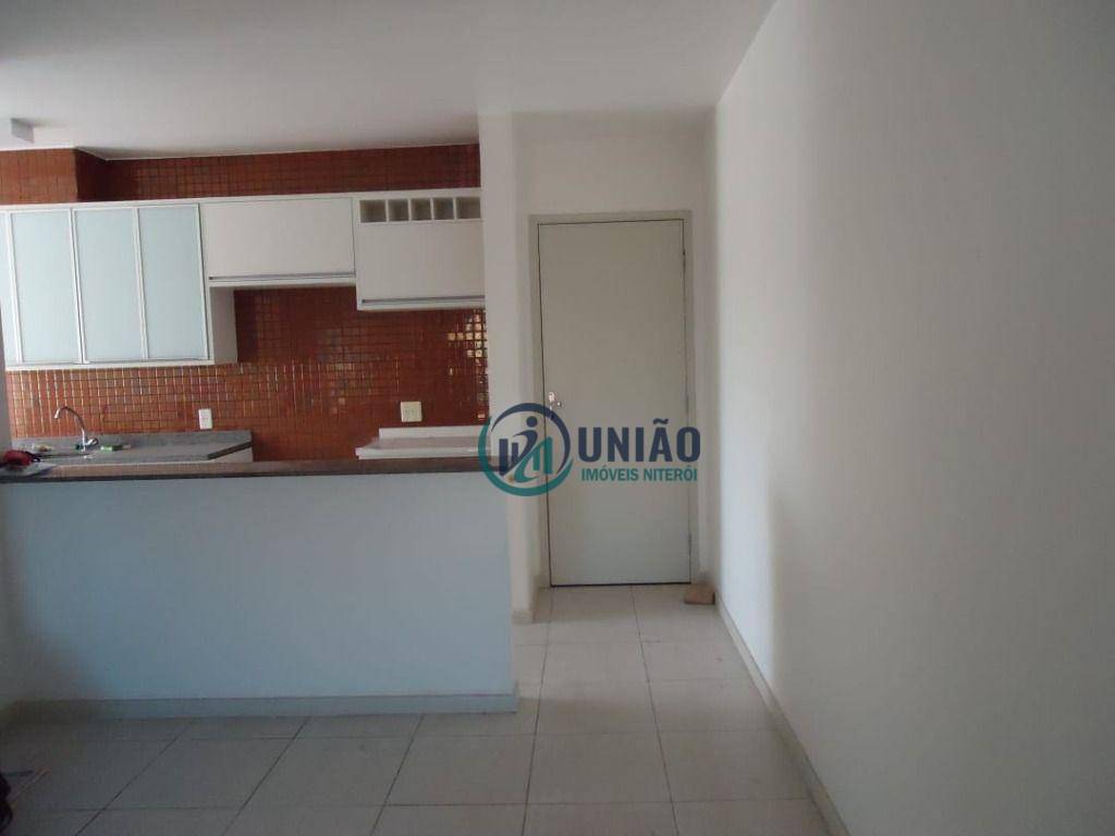 Apartamento à venda com 2 quartos, 66m² - Foto 4