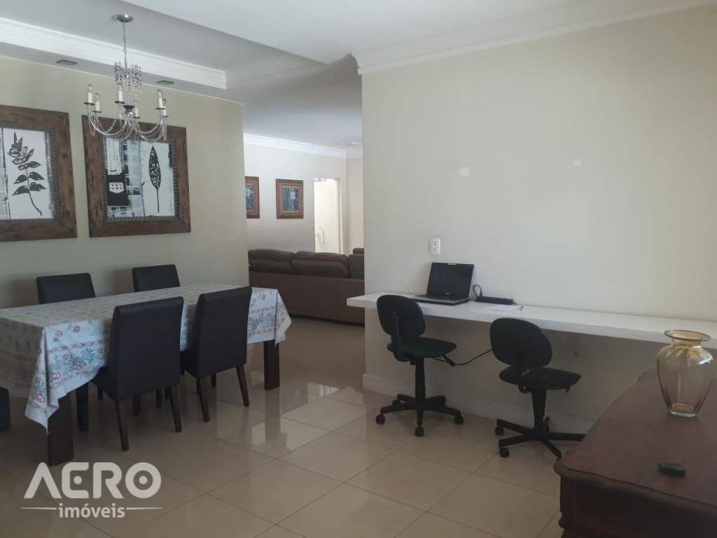 Casa à venda com 3 quartos, 200m² - Foto 3