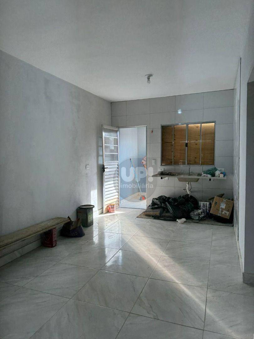 Casa à venda com 2 quartos, 53m² - Foto 5