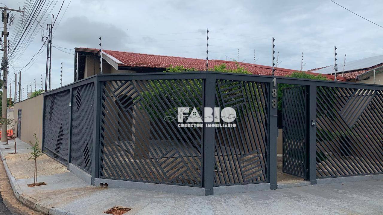 Casa à venda com 3 quartos, 250m² - Foto 2