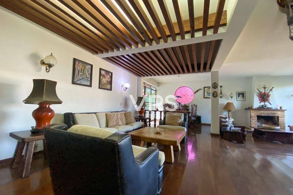 Casa à venda com 4 quartos, 228m² - Foto 4