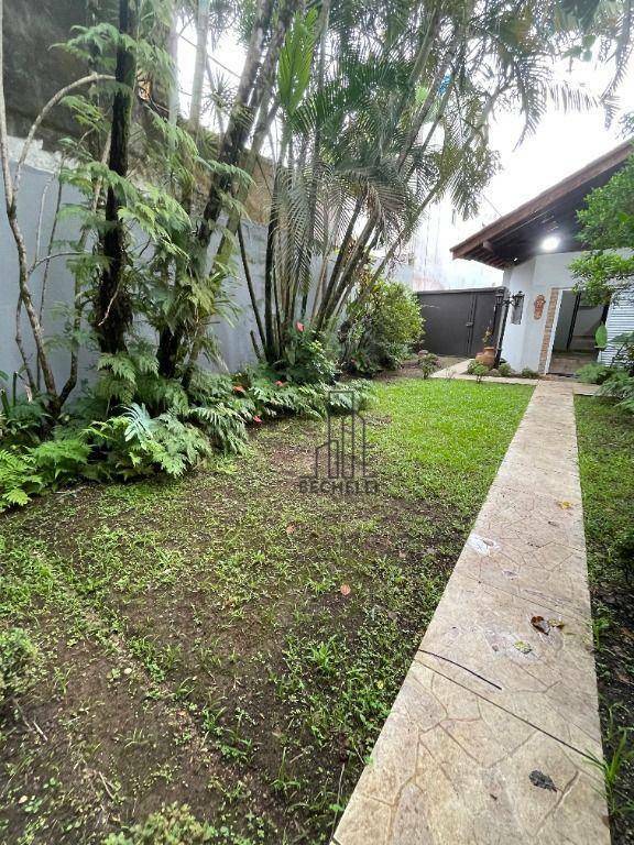 Casa para alugar com 5 quartos, 169m² - Foto 11