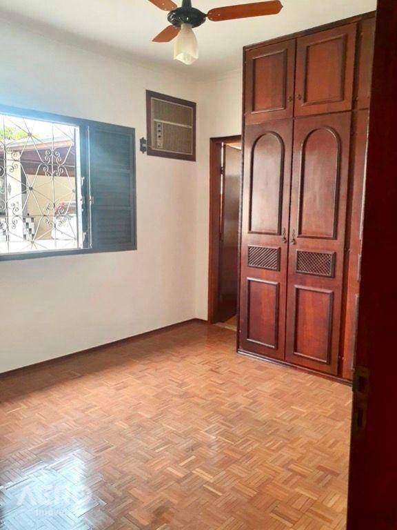 Casa à venda com 6 quartos, 218m² - Foto 19