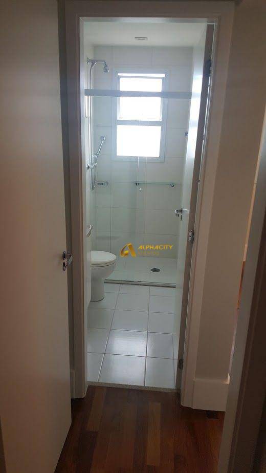 Apartamento para alugar com 3 quartos, 202m² - Foto 4