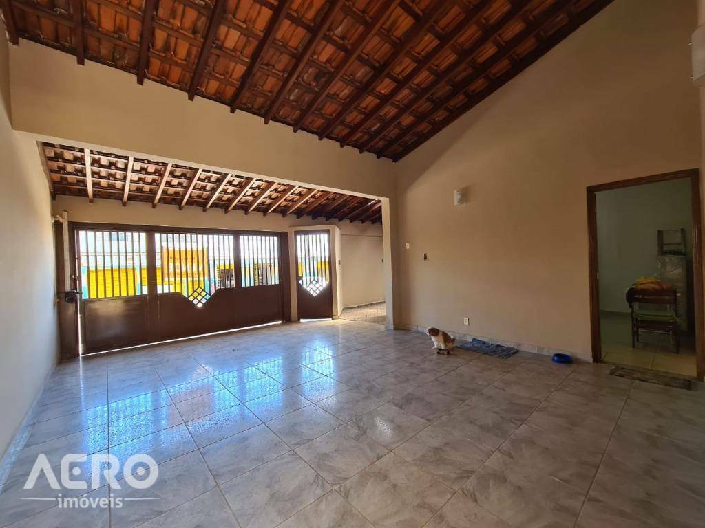 Casa à venda com 3 quartos, 160m² - Foto 1