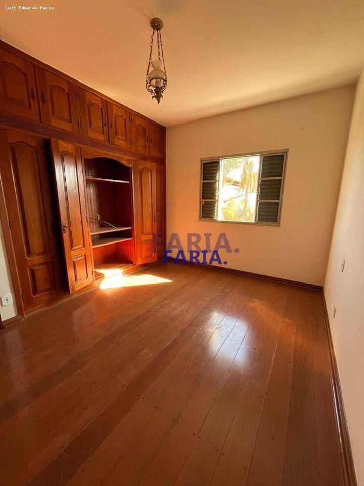 Casa à venda com 4 quartos, 379m² - Foto 6