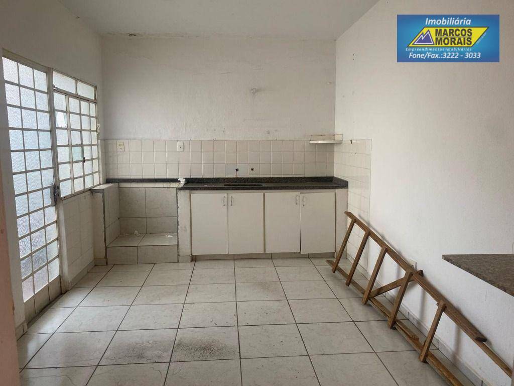 Casa à venda com 2 quartos, 120m² - Foto 2