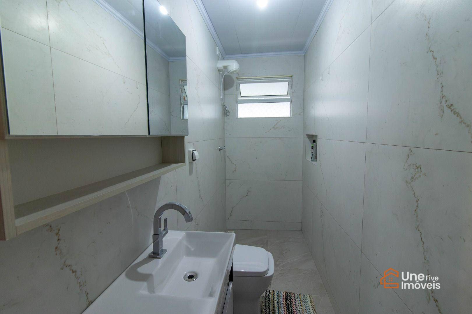Casa à venda com 2 quartos, 70m² - Foto 5
