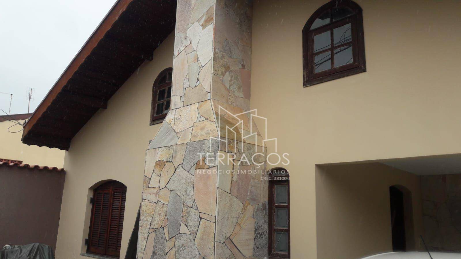 Casa, 4 quartos, 198 m² - Foto 1