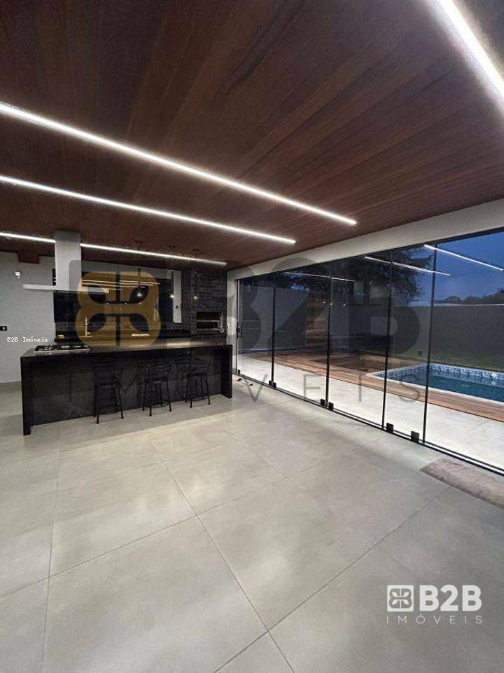 Casa à venda com 3 quartos, 300m² - Foto 26