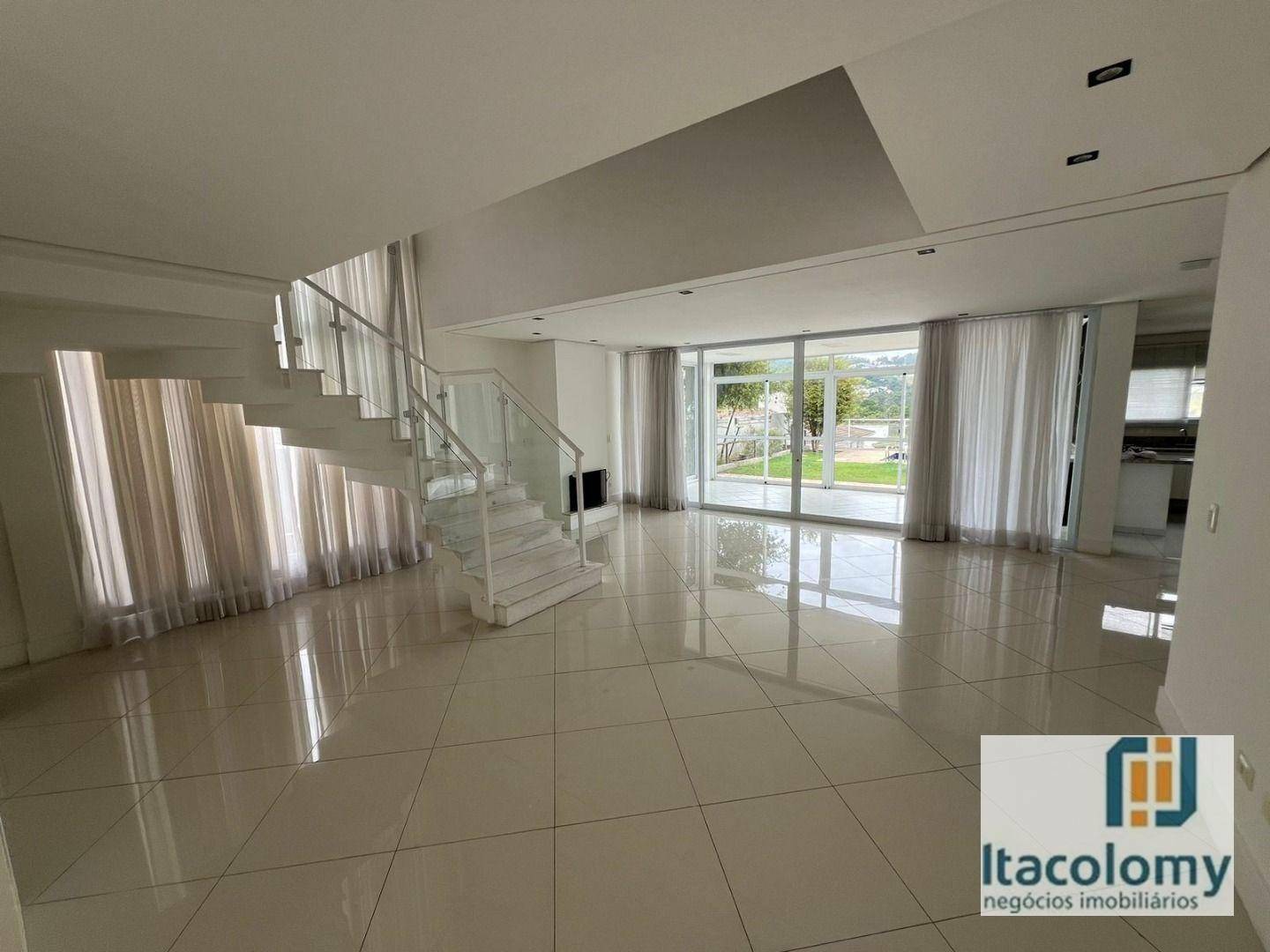 Casa de Condomínio para alugar com 5 quartos, 340m² - Foto 4