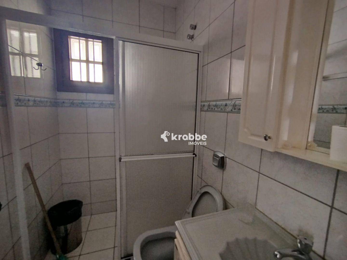 Casa para alugar com 4 quartos, 180m² - Foto 9