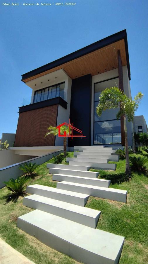 Casa de Condomínio à venda com 5 quartos, 375m² - Foto 1