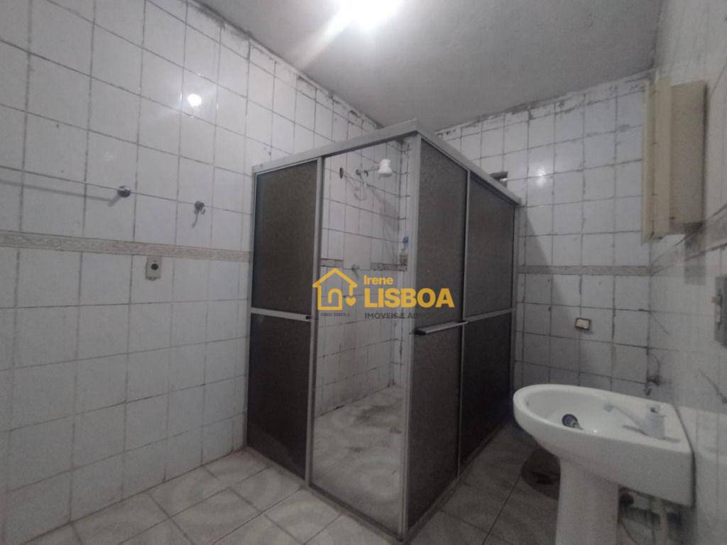 Casa para alugar com 2 quartos, 40m² - Foto 12