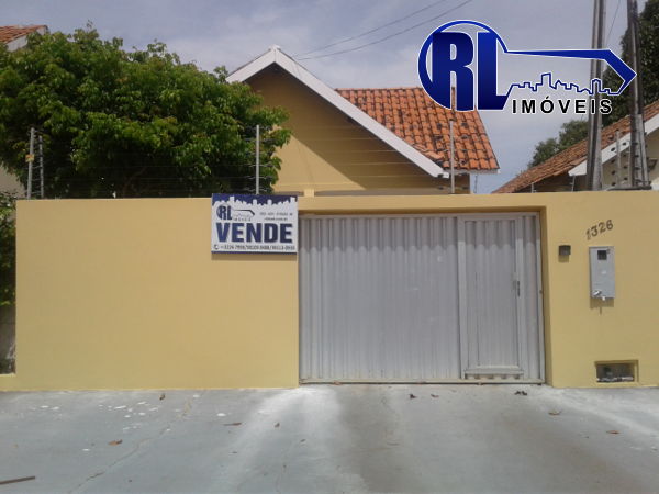 Casa à venda com 3 quartos, 120m² - Foto 1