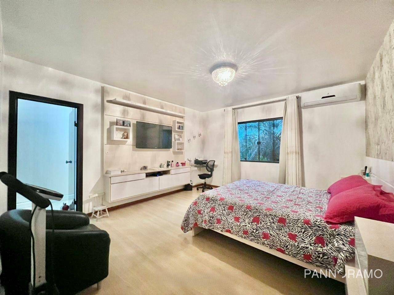 Casa à venda com 3 quartos, 270m² - Foto 2