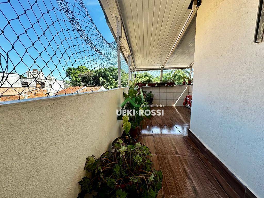 Casa à venda com 2 quartos, 330m² - Foto 9