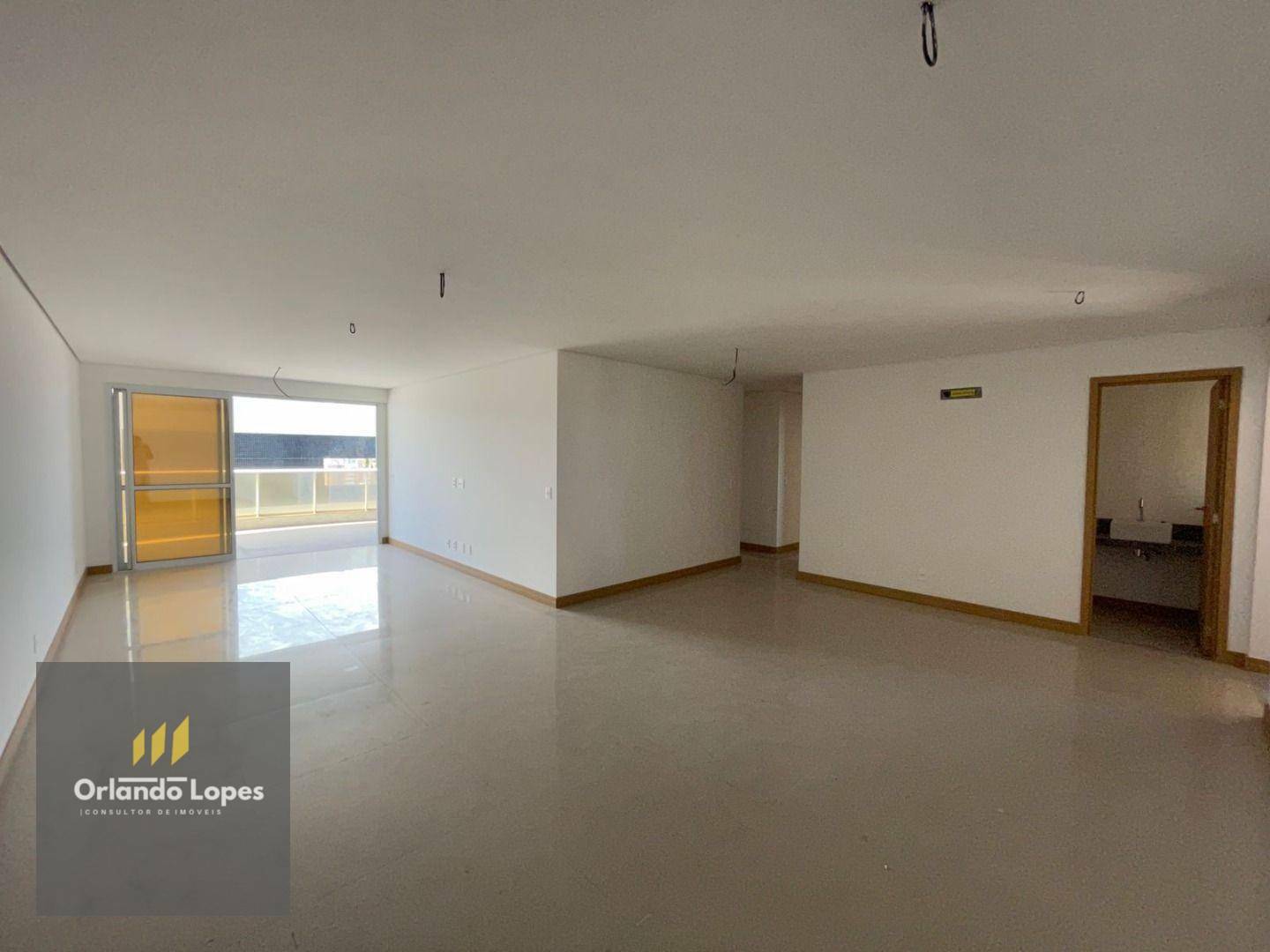 Apartamento à venda com 4 quartos, 225m² - Foto 1