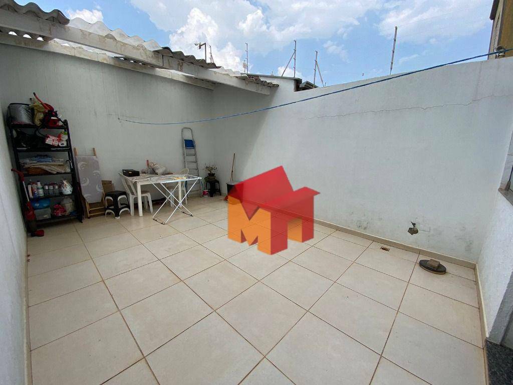 Casa à venda com 2 quartos, 120m² - Foto 12