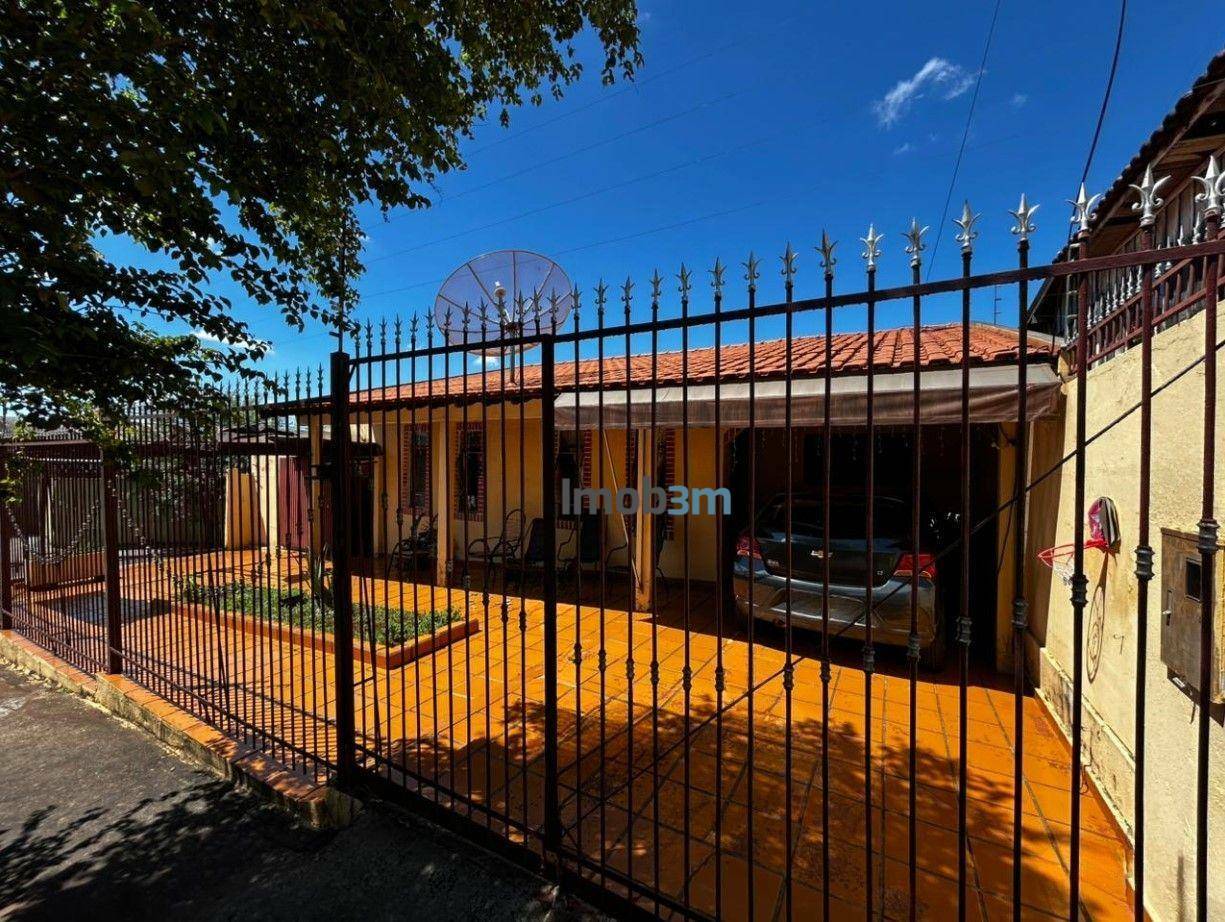 Casa, 3 quartos, 142 m² - Foto 1