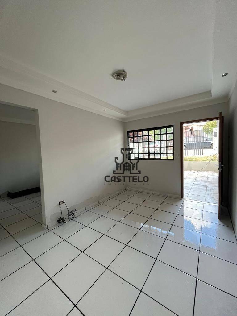 Casa à venda com 2 quartos, 80m² - Foto 1