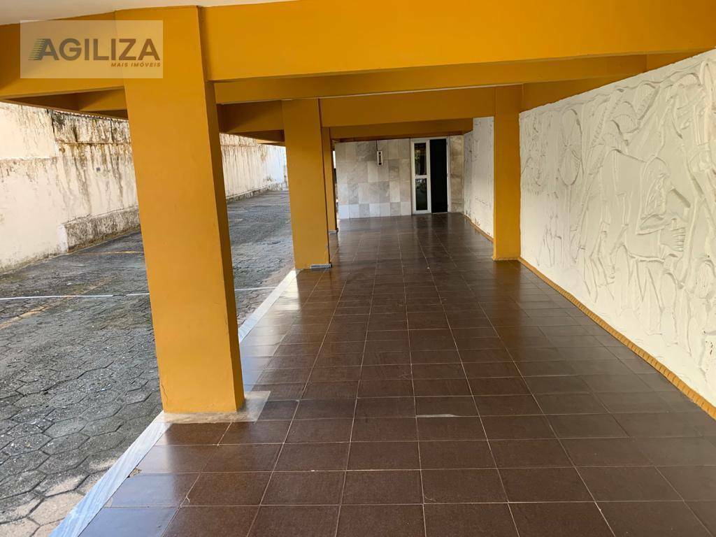 Apartamento à venda com 3 quartos, 180m² - Foto 2