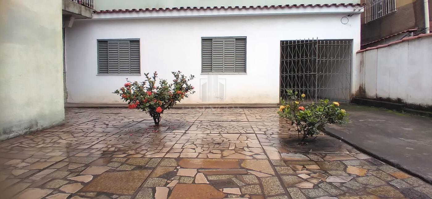 Casa à venda com 2 quartos, 300m² - Foto 2