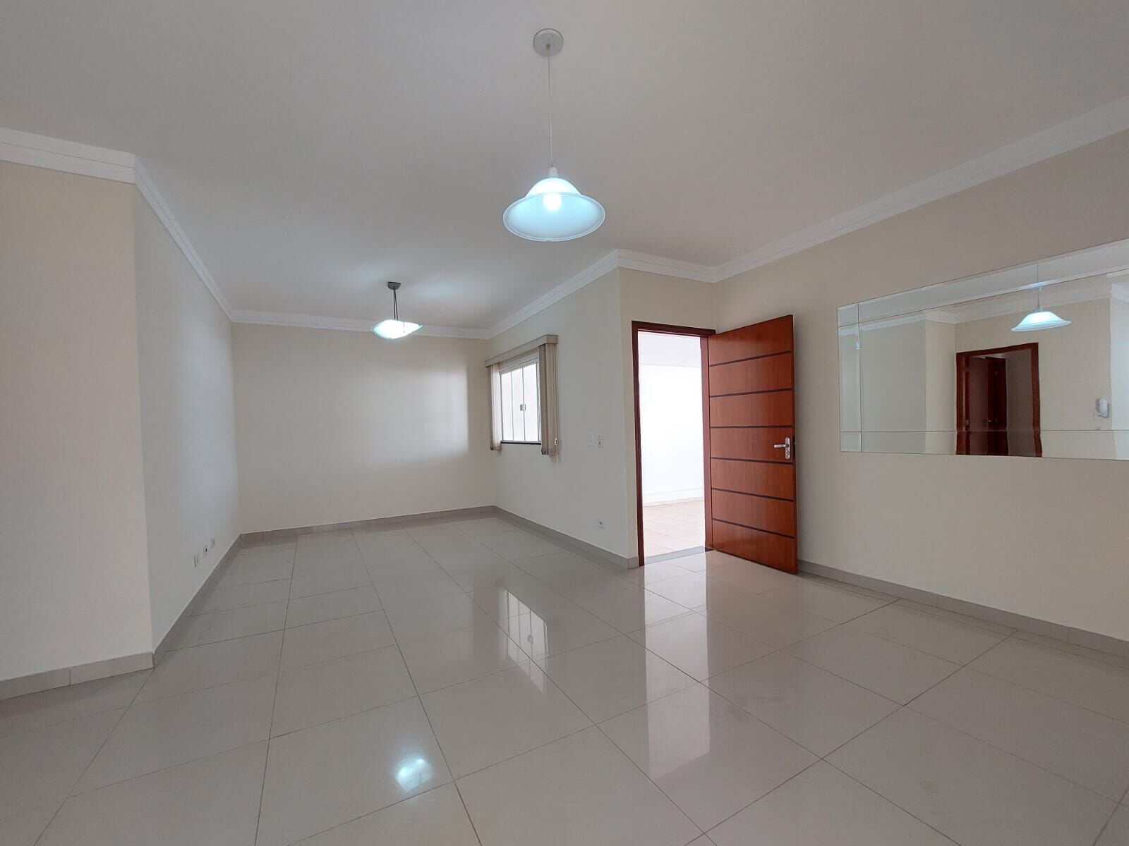 Casa para alugar com 3 quartos, 129m² - Foto 1