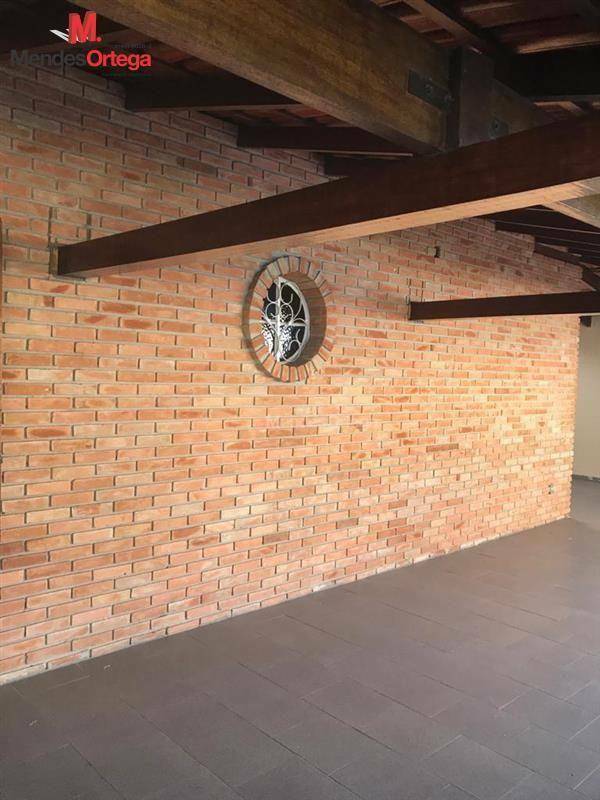 Casa para alugar com 3 quartos, 204m² - Foto 2