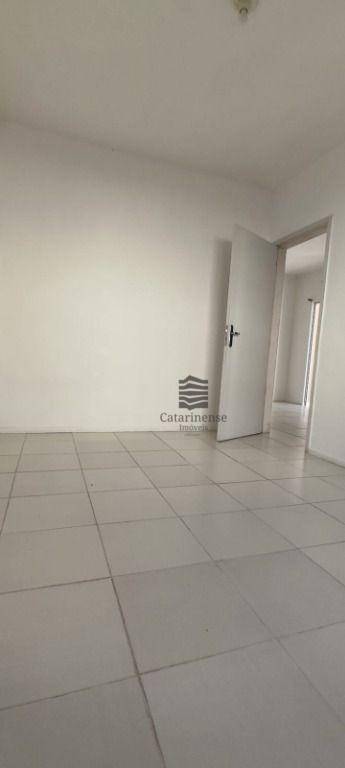 Apartamento à venda com 2 quartos, 57m² - Foto 18