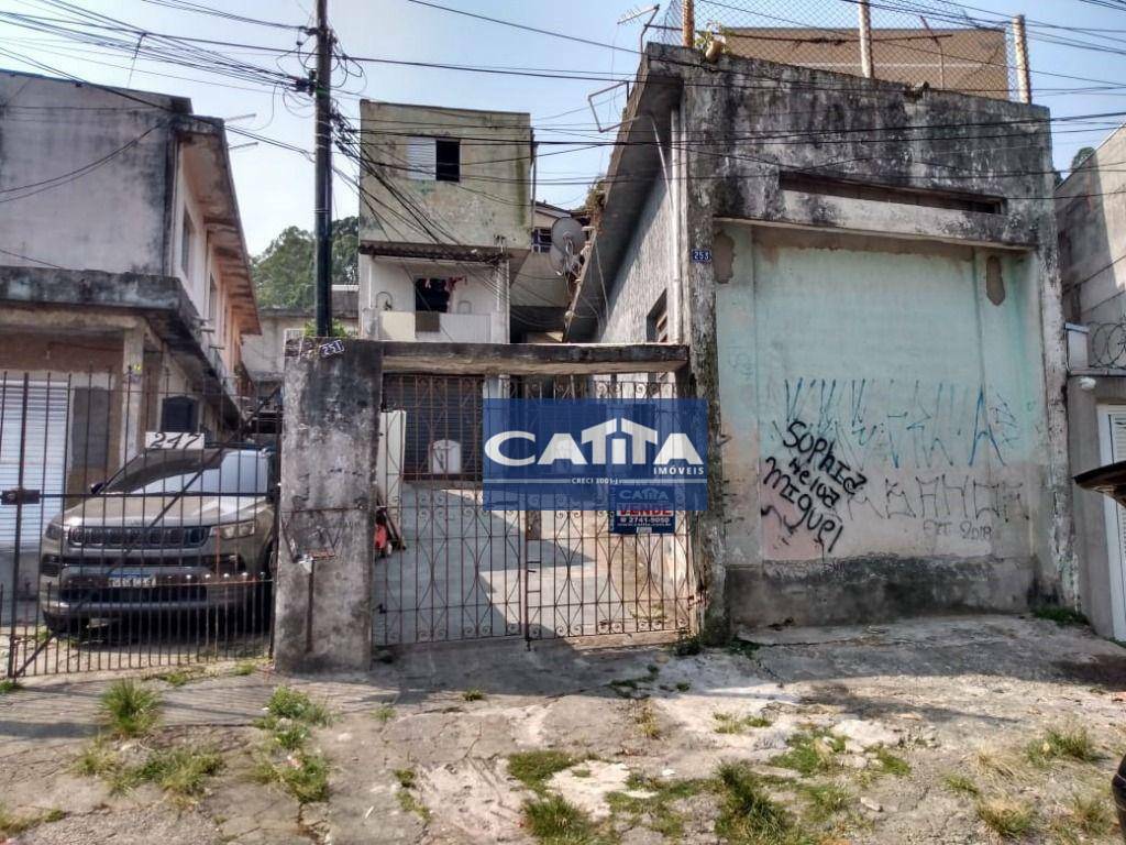 Sobrado à venda com 8 quartos, 215m² - Foto 1