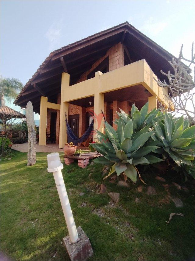 Casa à venda com 3 quartos, 250m² - Foto 1