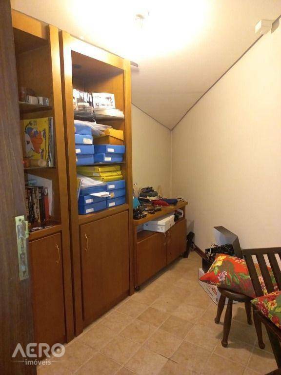 Casa de Condomínio à venda com 4 quartos, 290m² - Foto 28