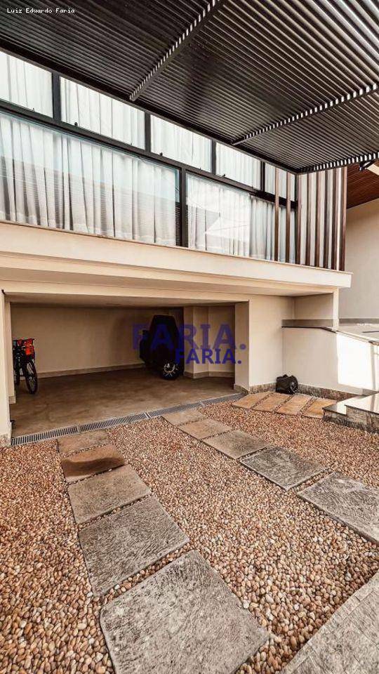 Casa à venda com 3 quartos, 250m² - Foto 3