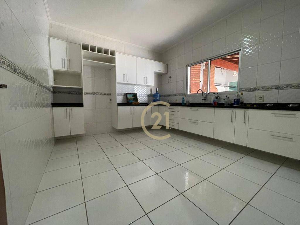 Casa para alugar com 4 quartos, 206m² - Foto 4