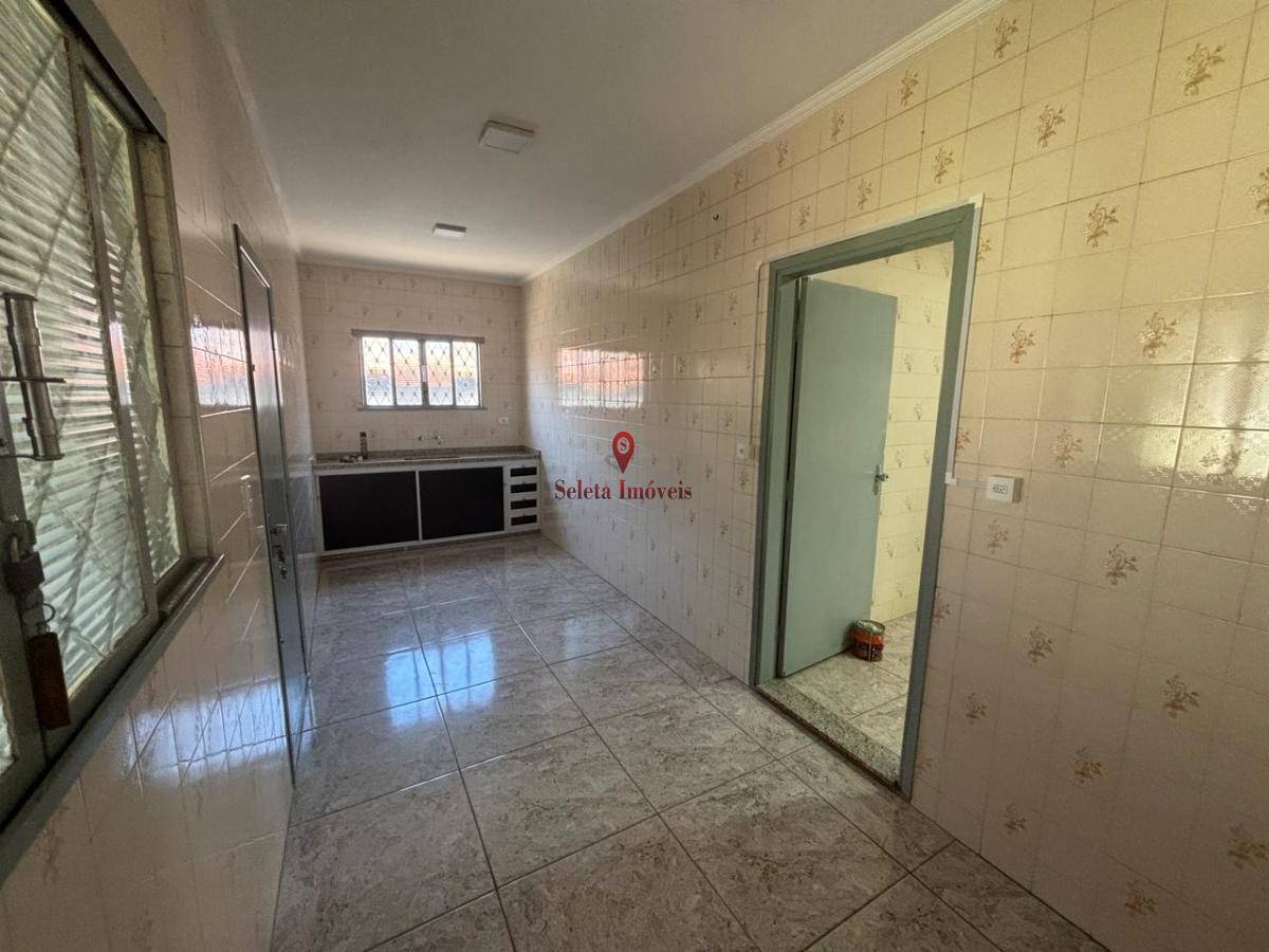 Casa à venda com 2 quartos, 250m² - Foto 15