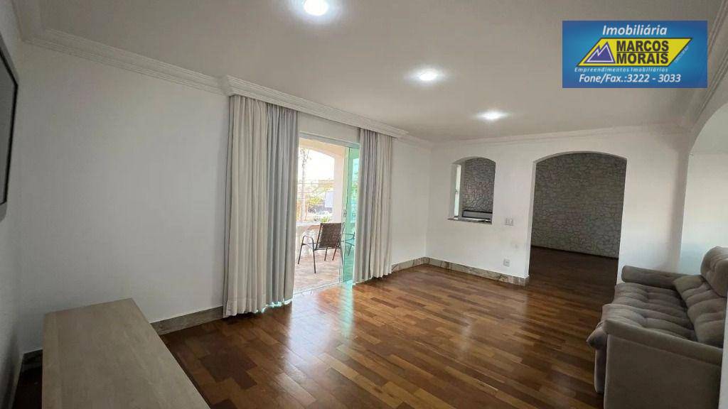 Casa para alugar com 2 quartos, 300m² - Foto 12