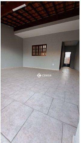 Casa à venda com 3 quartos, 176m² - Foto 1