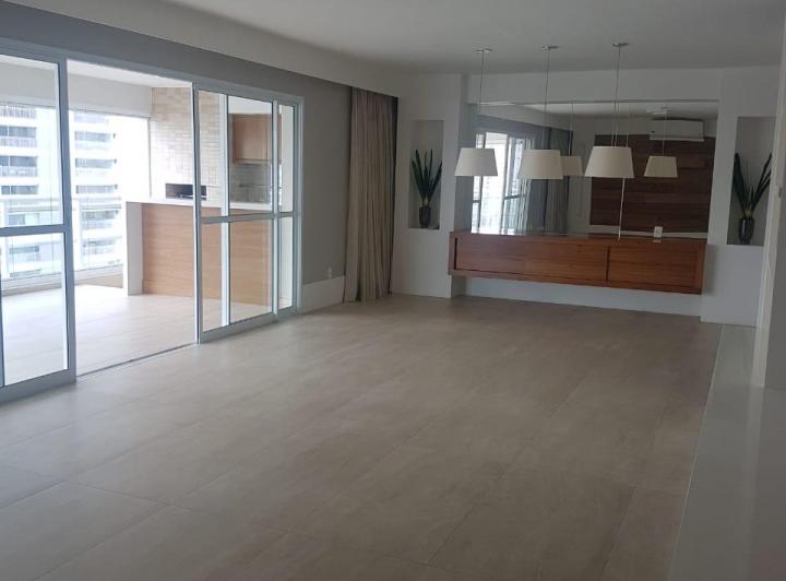 Apartamento à venda com 4 quartos, 210m² - Foto 2