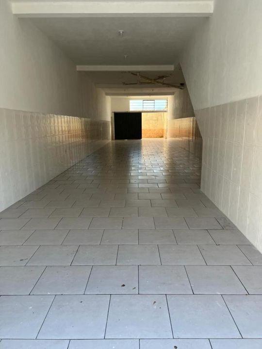 Casa à venda com 3 quartos, 250m² - Foto 1