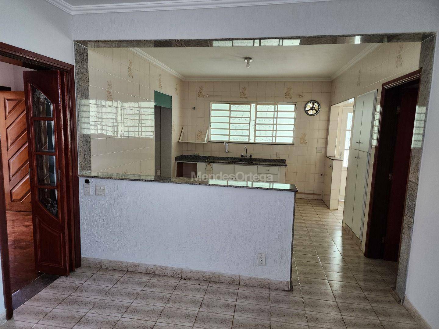 Casa à venda e aluguel com 2 quartos, 185m² - Foto 8