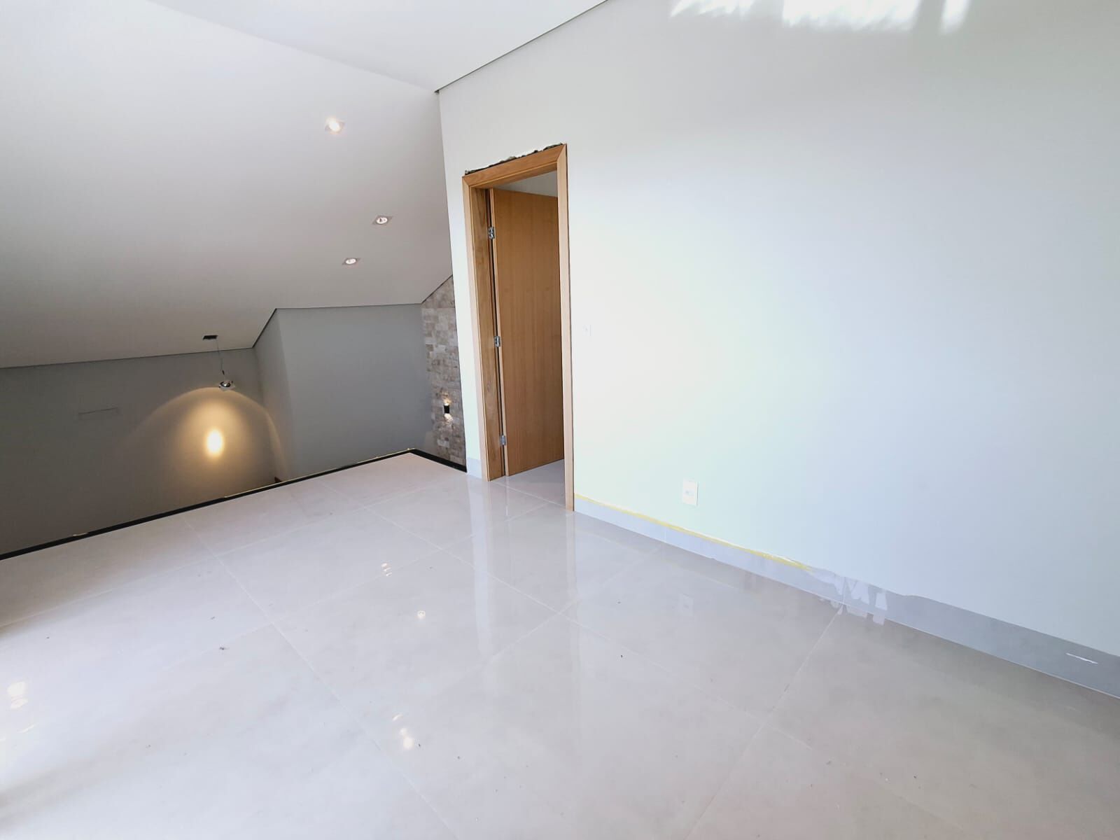 Casa à venda com 4 quartos, 238m² - Foto 2