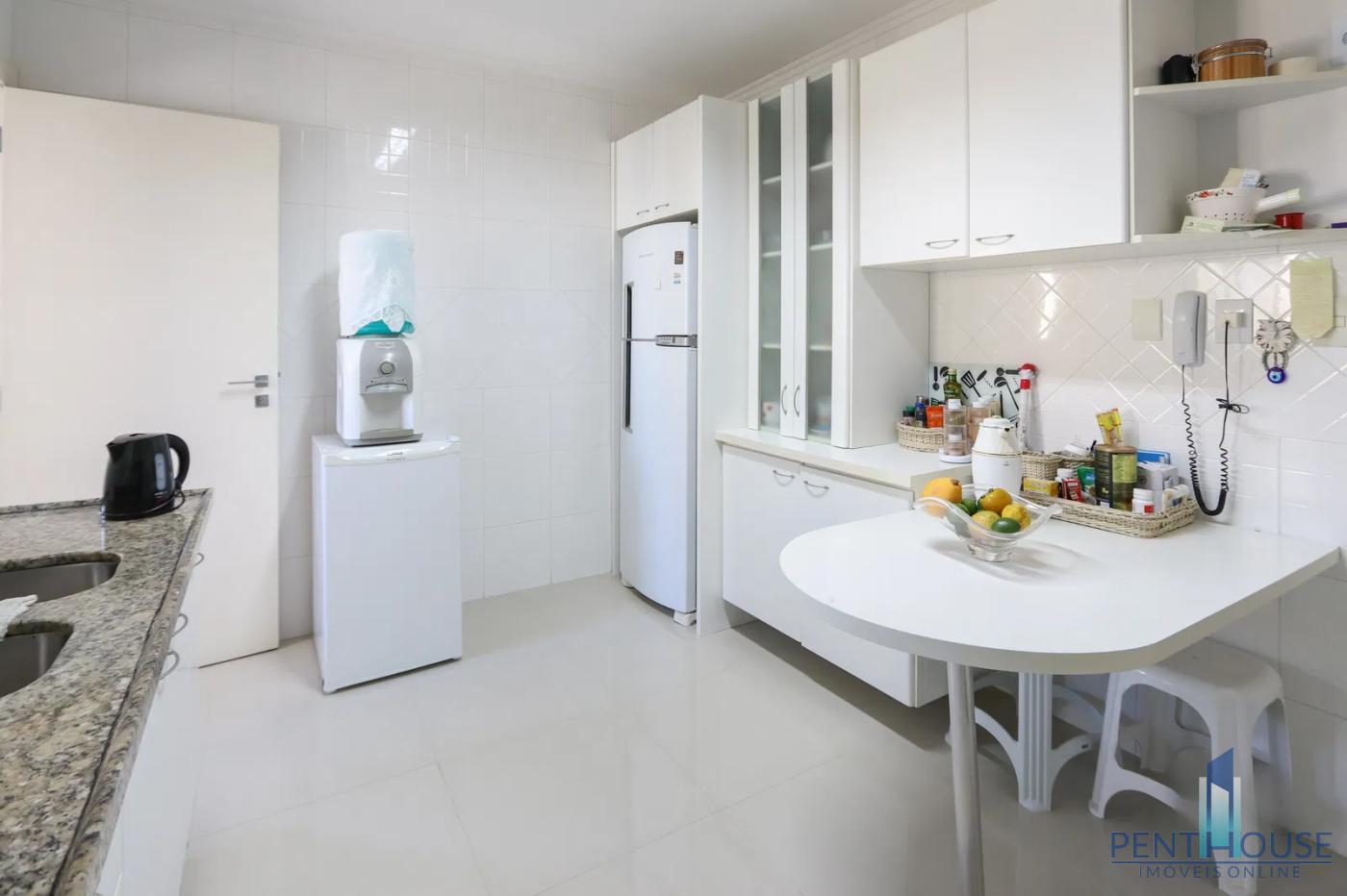 Apartamento à venda com 4 quartos, 249m² - Foto 4